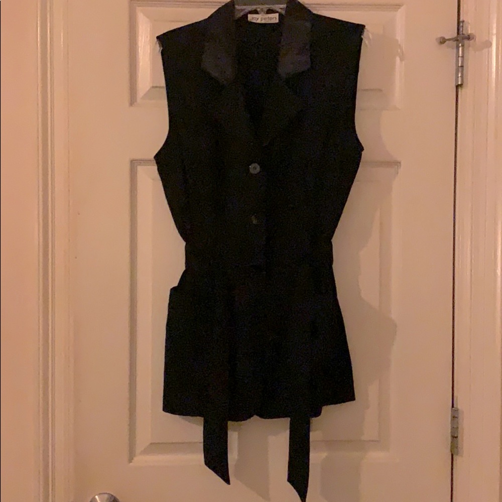 Shirt/jacket with pockets and belt